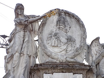 Triumphfpforte (Nordseite Aufsatzbild Franz Stephan von Lothringen) (Foto: A. Prock)