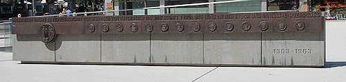 Denkmal Tirol 600 Jahre bei Österreich am Landhausplatz in Innsbruck (Foto: A. Prock)